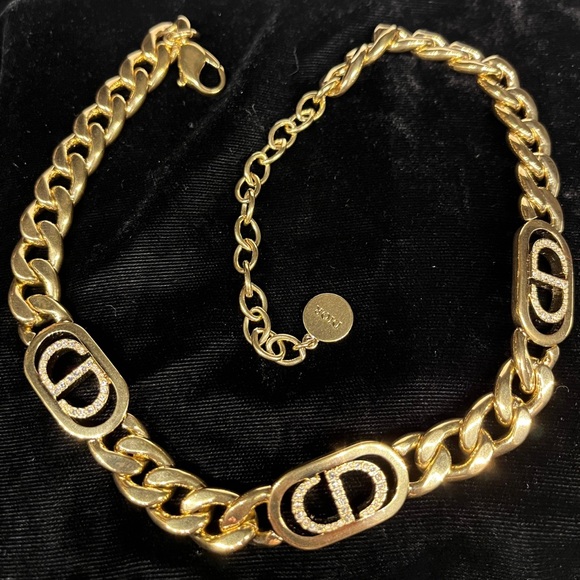 Dior 30 MONTAIGNE NECKLACE
Gold-Finish Metal and White Crystals Brand New - Picture 7 of 9